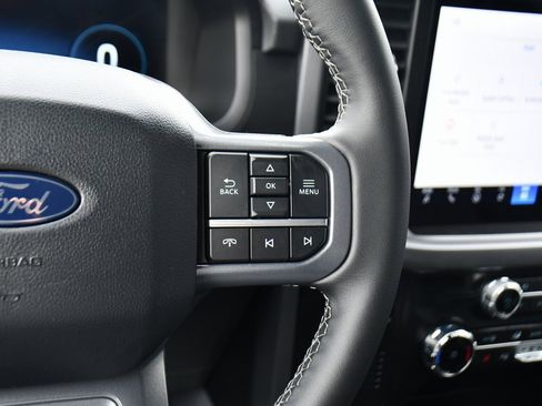 Used 2025 Ford F150 Lightning XLT image 33