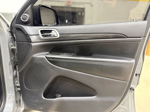 Used 2022 Jeep Grand Cherokee Laredo X image 45