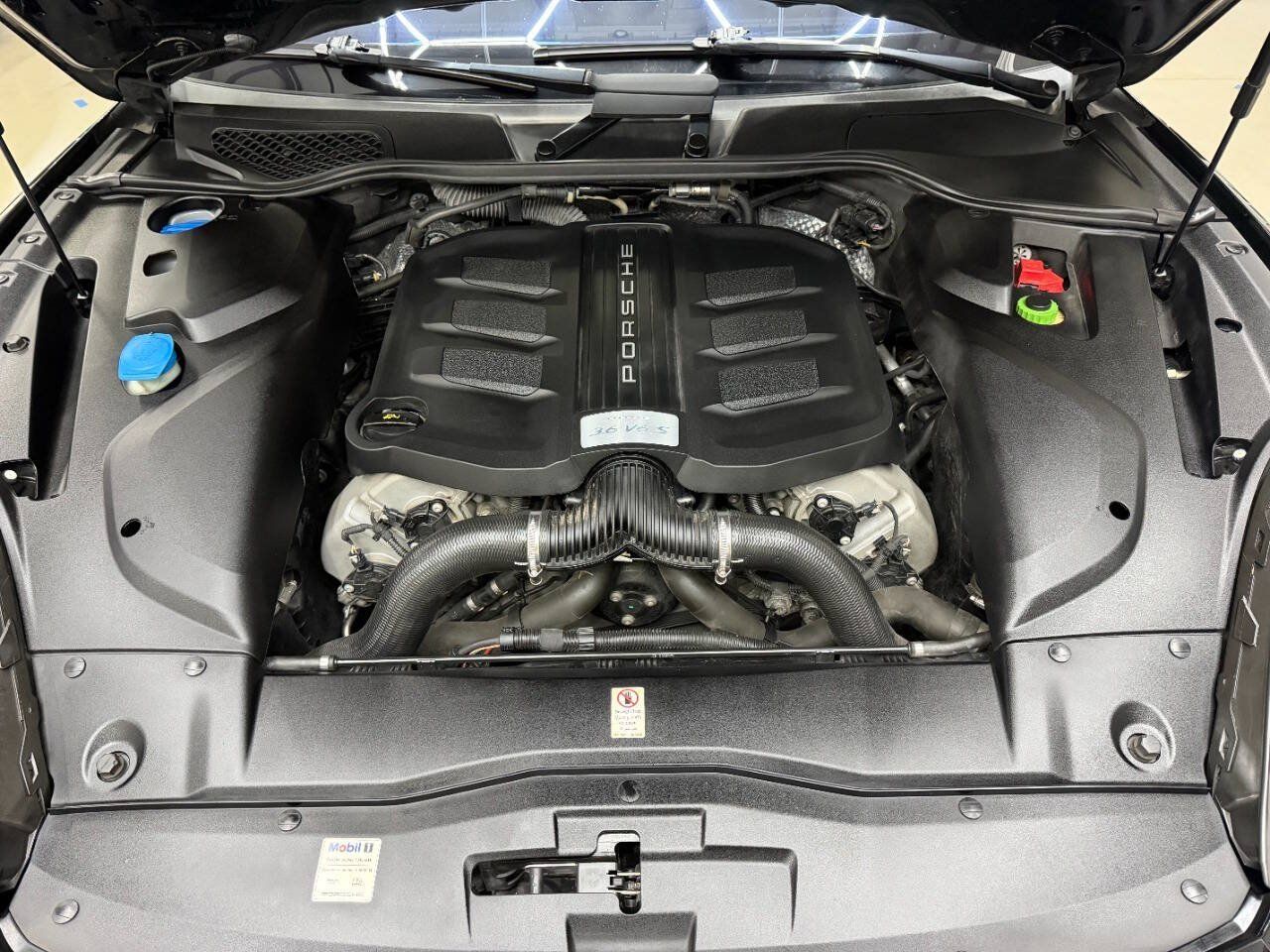 Used 2017 Porsche Cayenne S AWD/4WD image 7