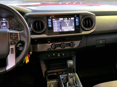 Used 2018 Toyota Tacoma SR5 image 6