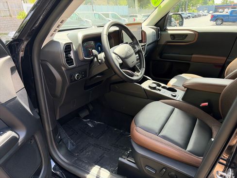Used 2025 Ford Bronco Sport Outer Banks w/ Outer Banks Tech Package+ AWD/4WD image 9