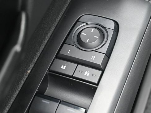 Certified 2025 Toyota Tacoma SR5 AWD/4WD image 12