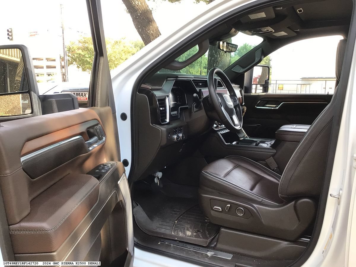Used 2024 GMC Sierra 2500 Denali w/ Denali Reserve Package AWD/4WD image 8