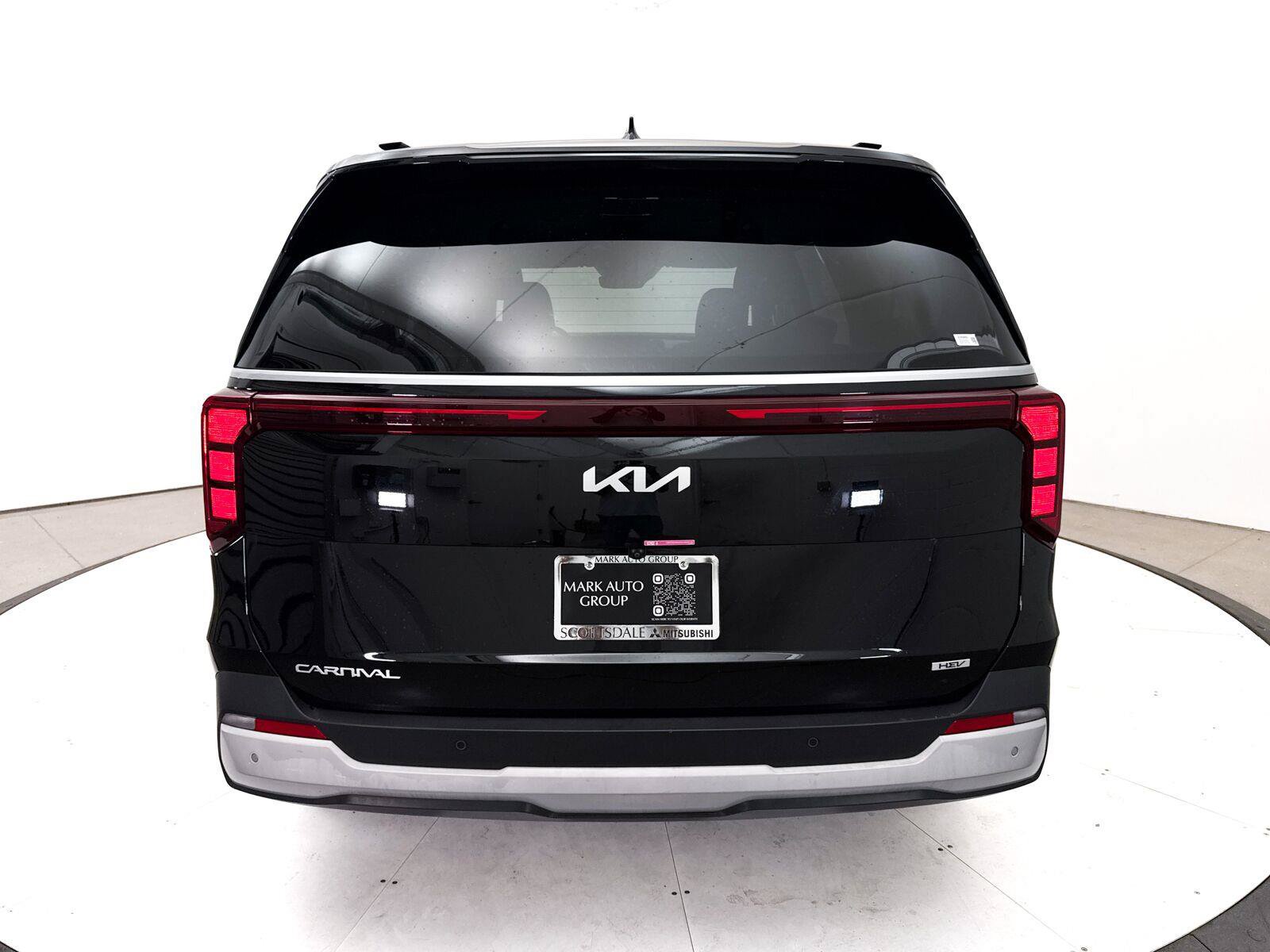 Used 2025 Kia Carnival EX FWD image 18