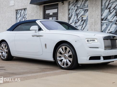 Used 2019 Rolls-Royce Dawn RWD image 17