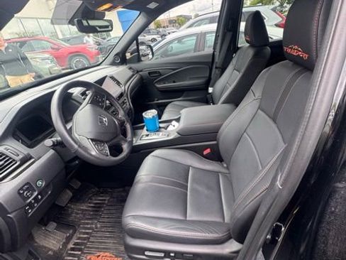 Used 2025 Honda Passport TrailSport image 4