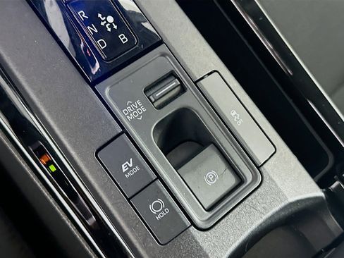 Used 2025 Toyota Prius LE image 25