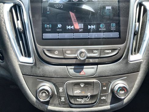 Used 2018 Chevrolet Malibu LT FWD image 12