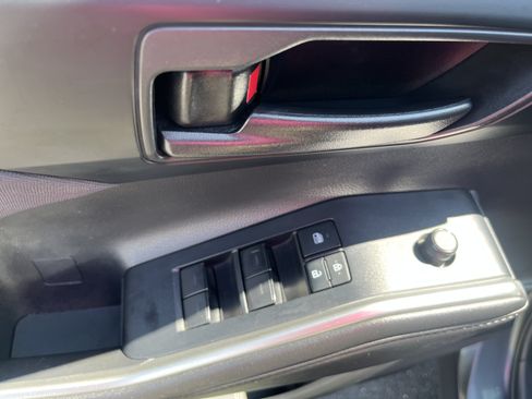 Used 2020 Toyota Highlander LE AWD/4WD image 15