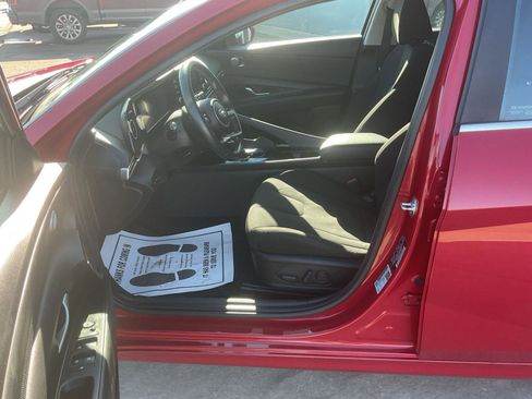 Used 2022 Hyundai Elantra SEL w/ Convenience + Premium Package image 9