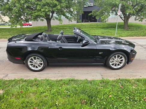 Used 2010 Ford Mustang GT Premium RWD image 8