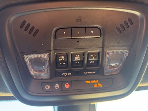 Certified 2023 Chevrolet Traverse Premier image 24