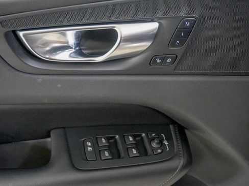 Used 2025 Volvo XC60 B5 Plus image 17