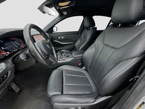 Used 2022 BMW 330i Sedan w/ M Sport Package RWD image 13