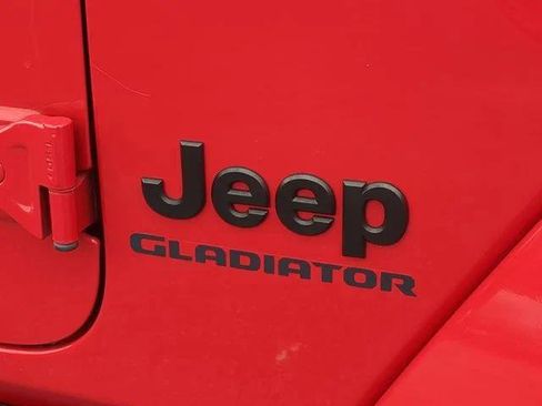 Certified 2021 Jeep Gladiator Sport AWD/4WD image 13