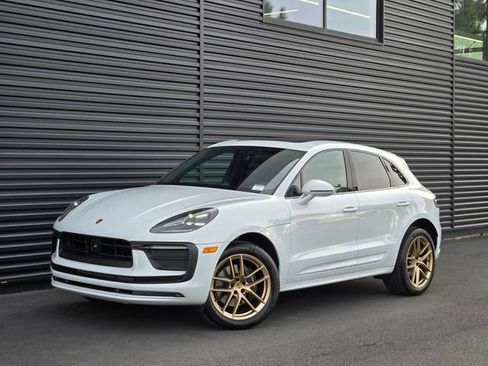 Used 2025 Porsche Macan image 1