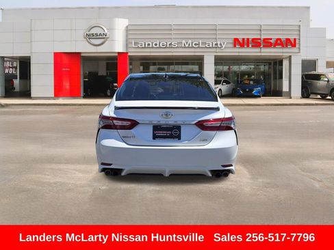 Used 2019 Toyota Camry XSE FWD image 5