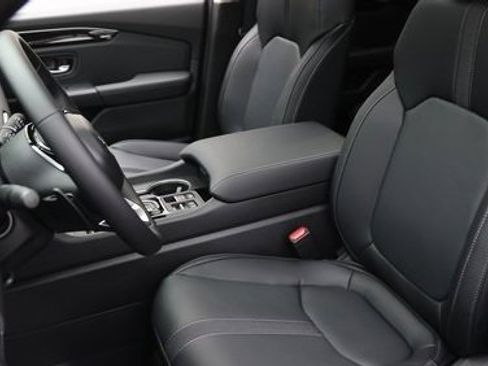 New 2025 Honda Pilot Touring image 24