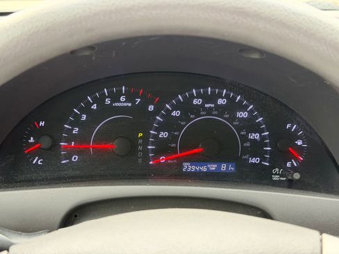 Used 2010 Toyota Camry LE FWD image 18