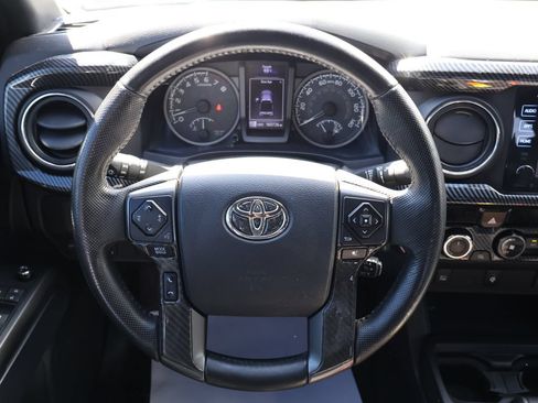 Used 2016 Toyota Tacoma TRD Sport w/ Towing Package AWD/4WD image 14