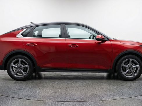 Used 2025 Kia K4 LXS image 11