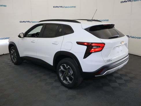 New 2026 Chevrolet Trax LT w/ Driver Confidence Package FWD image 9