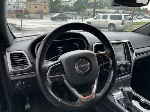 Used 2018 Jeep Grand Cherokee Limited AWD/4WD image 17