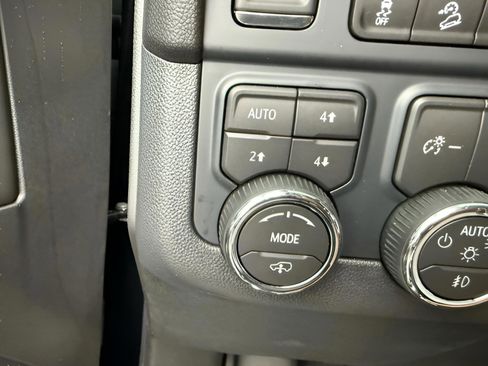 New 2026 Chevrolet Suburban High Country image 9