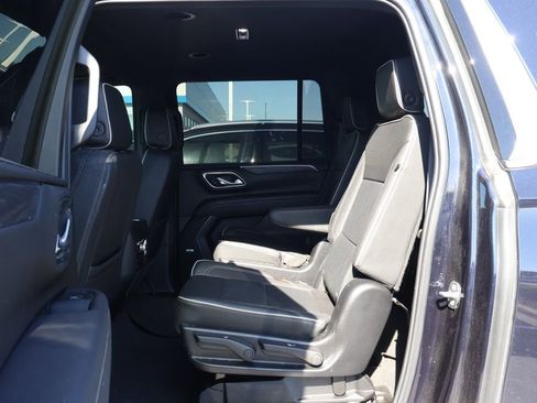 Used 2024 GMC Yukon XL SLT w/ SLT Luxury Package AWD/4WD image 33