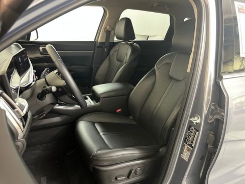 Used 2025 Kia Sorento EX FWD image 19