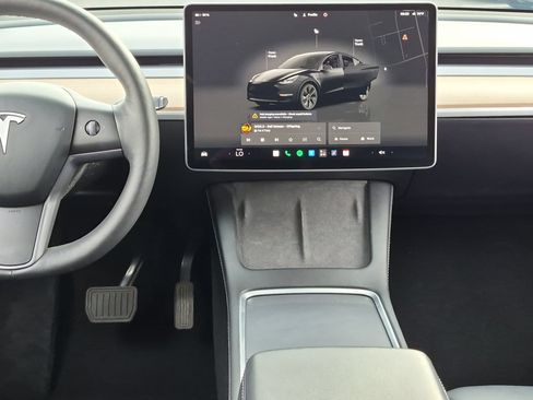 Used 2024 Tesla Model Y Long Range AWD/4WD image 30