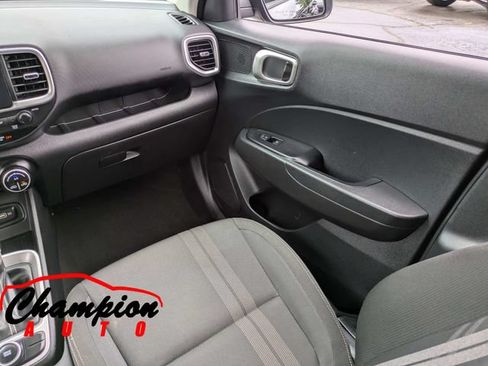 Used 2022 Hyundai Venue SEL FWD image 20