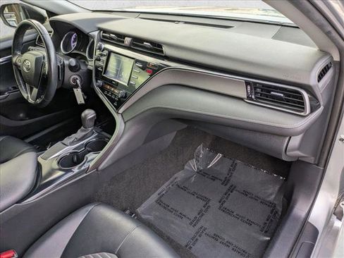 Used 2020 Toyota Camry SE image 21