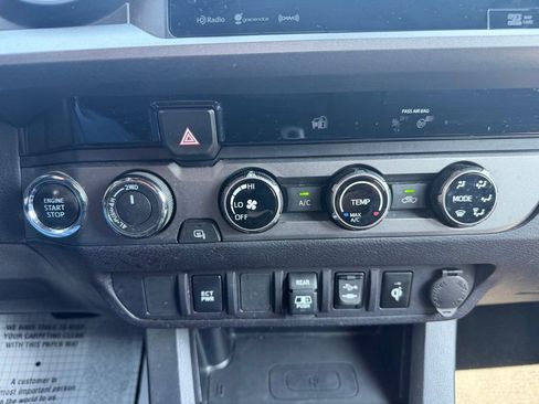 Used 2018 Toyota Tacoma TRD Sport AWD/4WD image 17