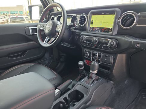 Used 2022 Jeep Gladiator Rubicon w/ LED Lighting Group AWD/4WD image 18