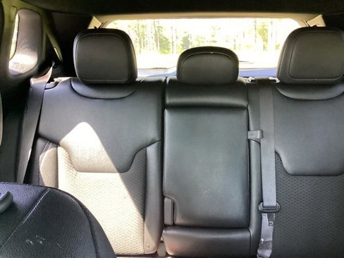 Used 2024 Jeep Compass Latitude image 15