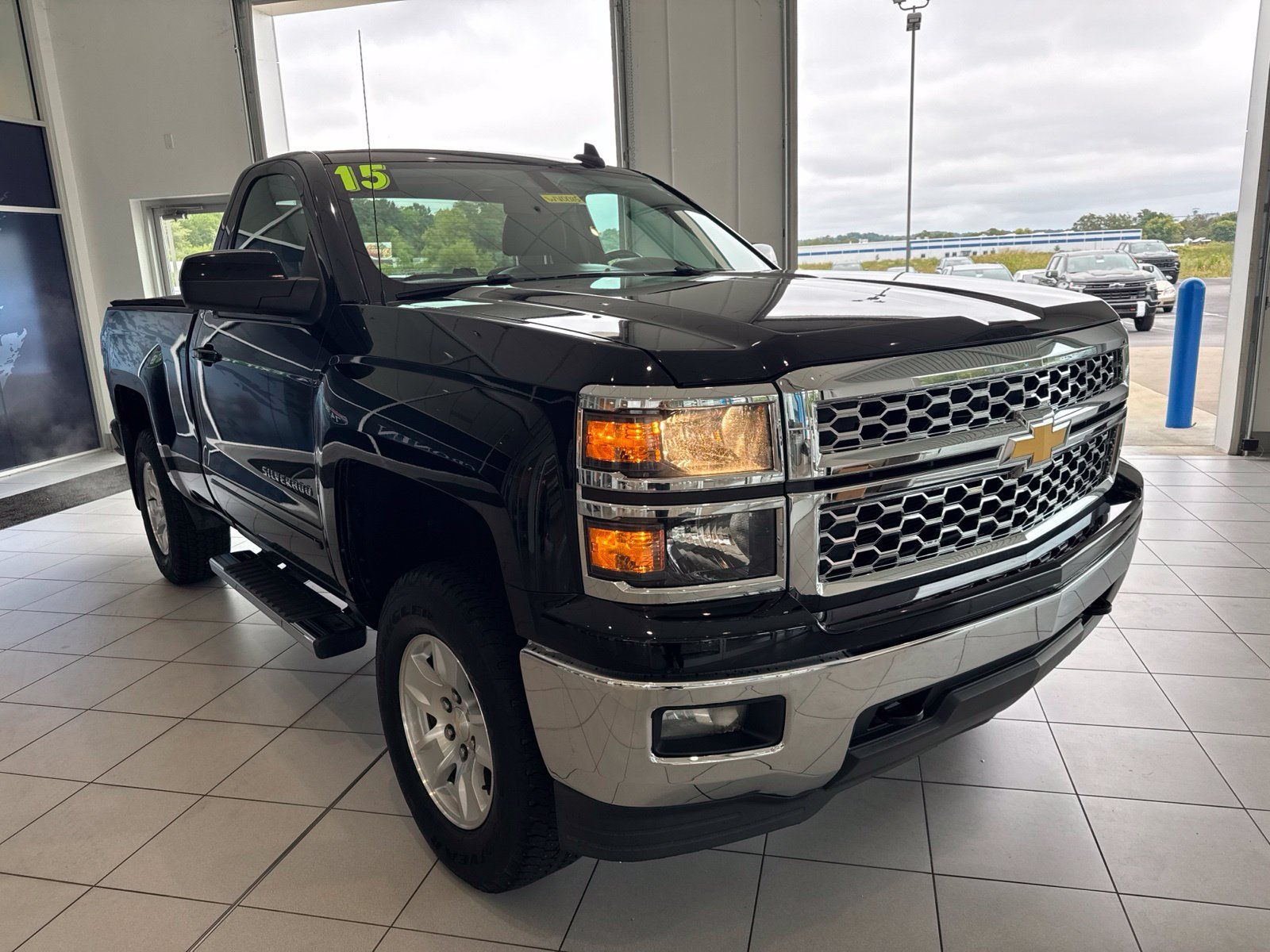 Used 2015 Chevrolet Silverado 1500 LT w/ LT Convenience Package AWD/4WD image 3