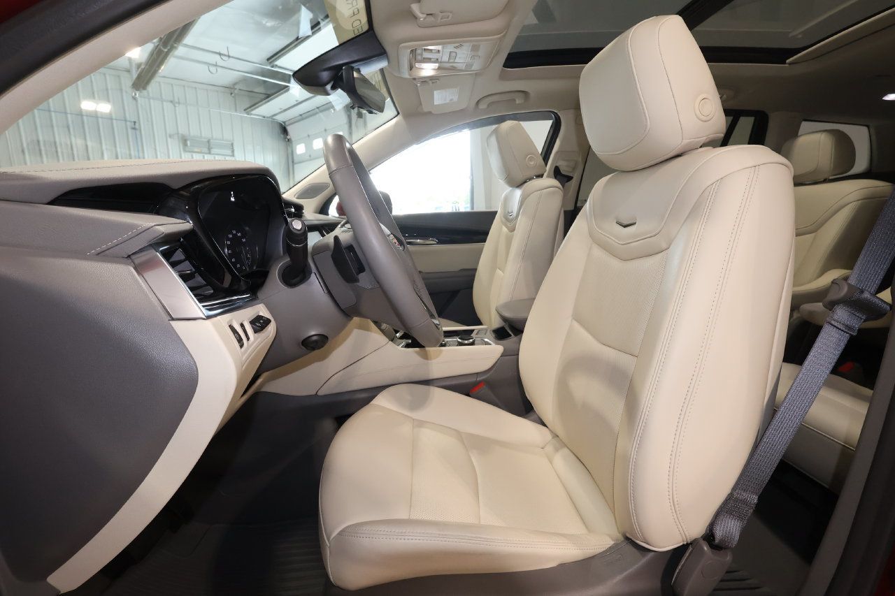 Used 2025 Cadillac XT6 Premium Luxury w/ Technology Package AWD/4WD image 24
