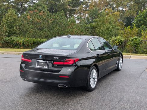 Used 2023 BMW 530i xDrive w/ Premium Package image 5