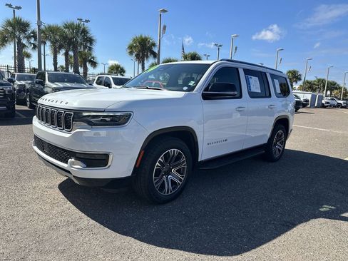 Used 2024 Jeep Wagoneer Series II w/ Flexible Seating Group image 12