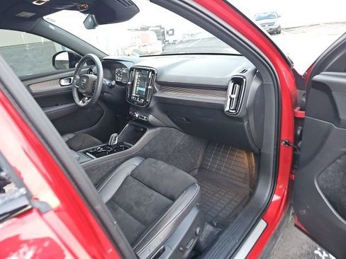 Used 2021 Volvo XC40 T5 R-Design w/ Advanced Package image 43