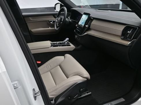 Certified 2026 Volvo XC90 B6 Ultra w/ Protection Package Premier AWD/4WD image 30