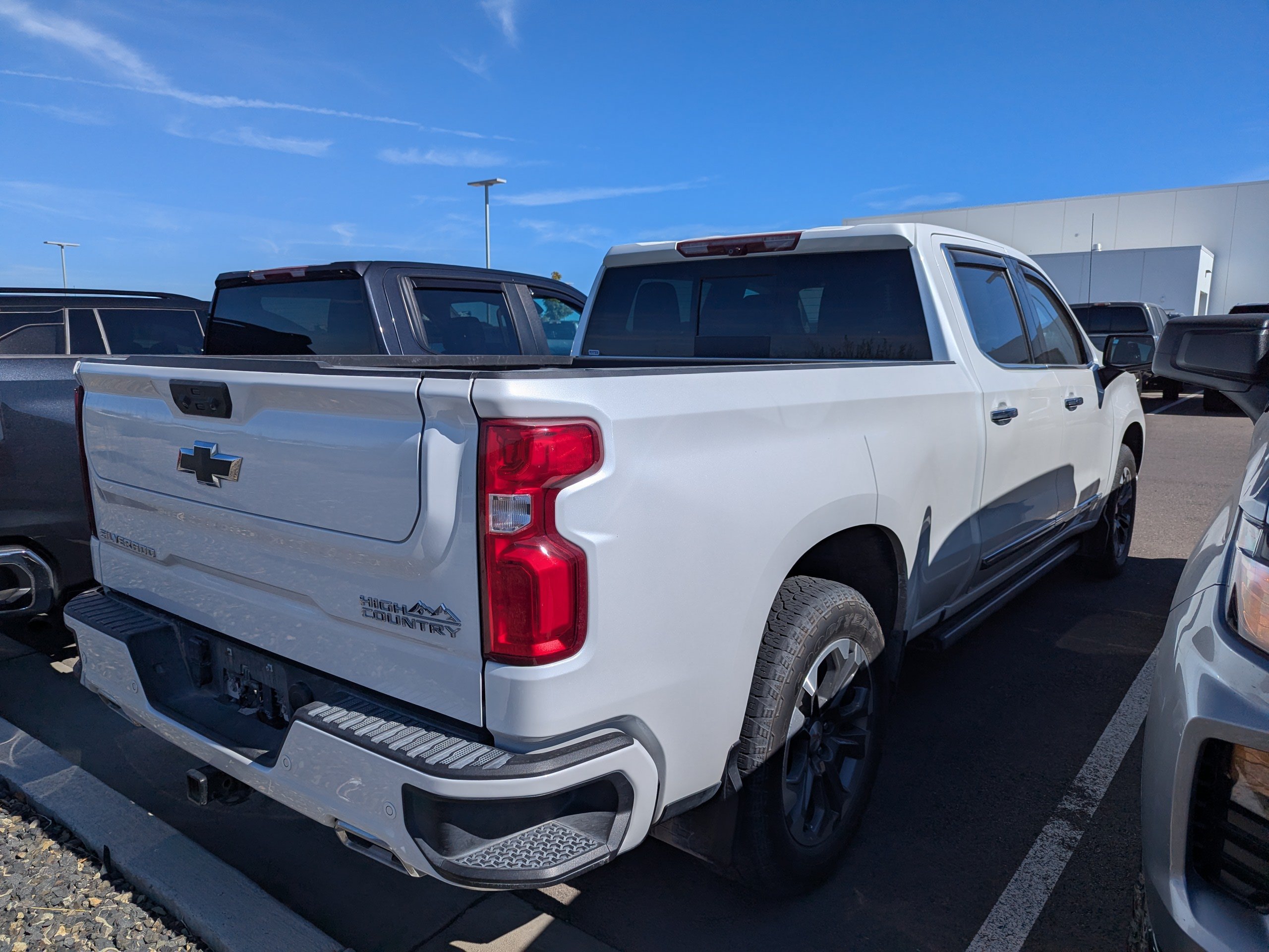 Used 2023 Chevrolet Silverado 1500 High Country w/ High Country Premium Package AWD/4WD image 5