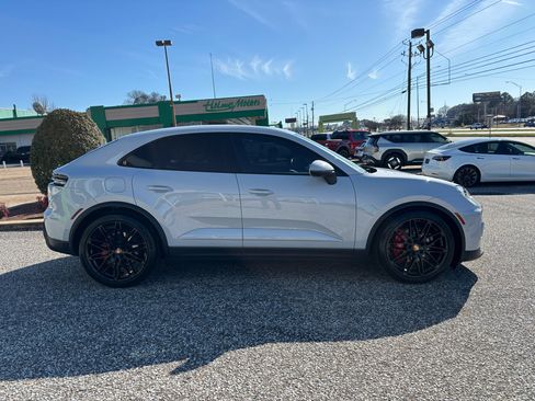 Used 2025 Porsche Macan 4S Electric image 11