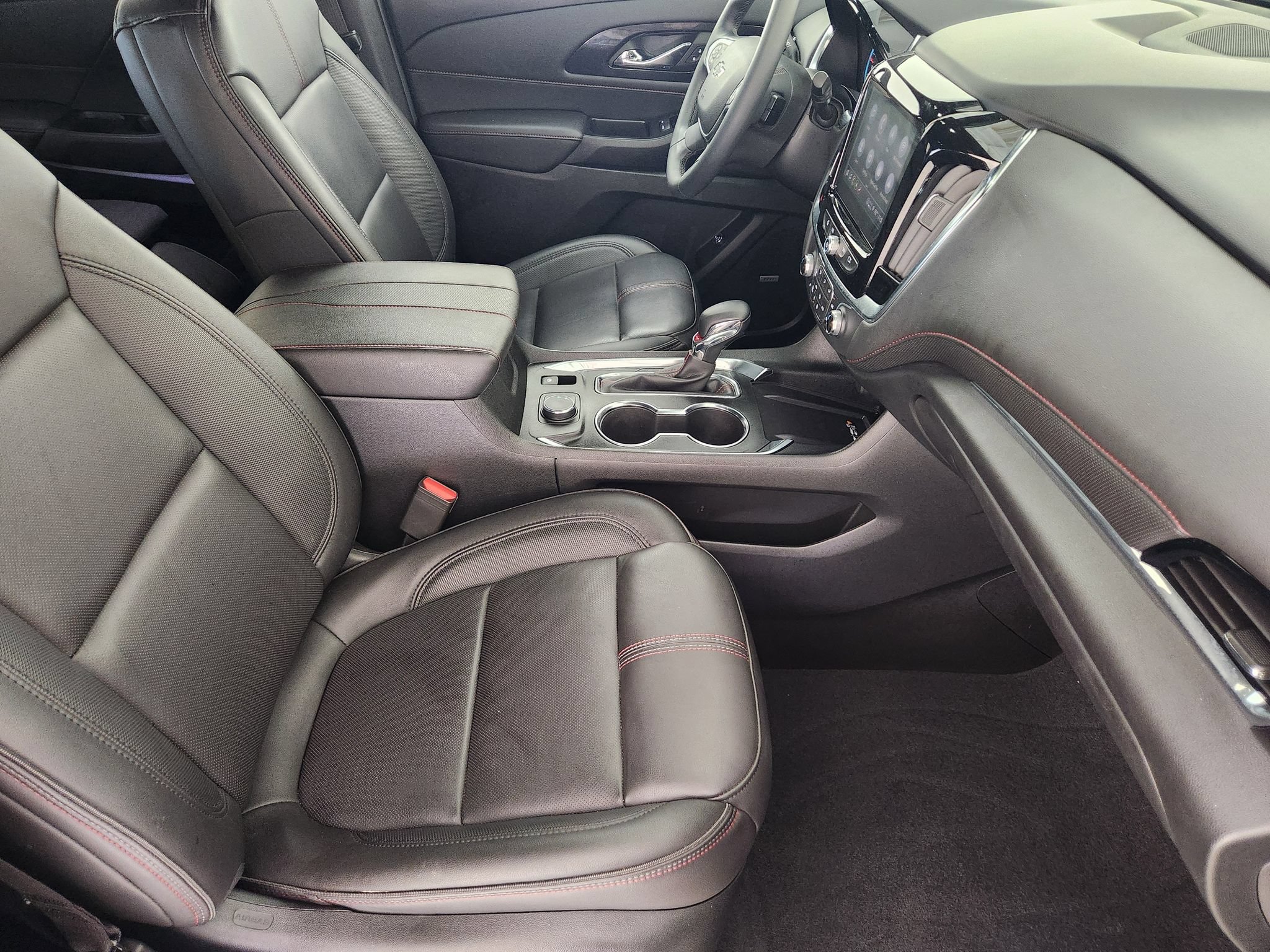 Used 2023 Chevrolet Traverse RS FWD image 13