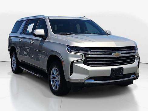 Used 2023 Chevrolet Suburban LT w/ Luxury Package AWD/4WD image 3