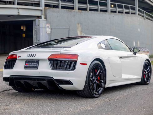Used 2018 Audi R8 V10 RWD image 4