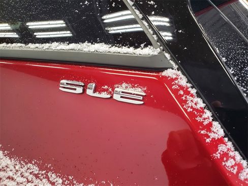 Used 2024 GMC Terrain SLE w/ Driver Convenience Package image 28