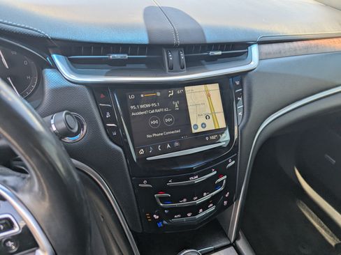 Used 2019 Cadillac XTS Luxury FWD image 25