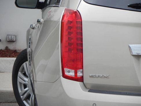 Used 2011 Cadillac SRX Luxury FWD image 1